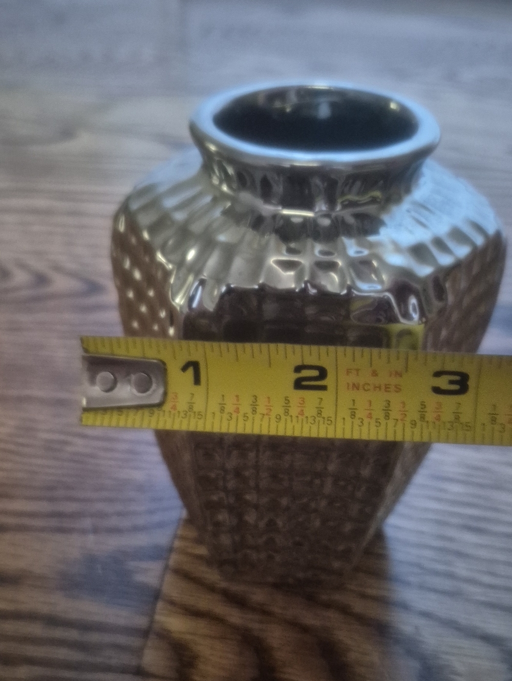 Set Of 2 Elegant Silver Textured Vases - Picture 8 of 8